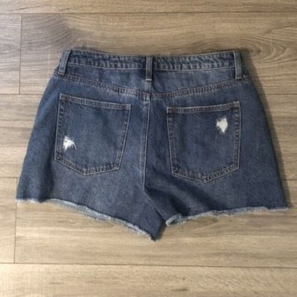 vanilla star high rise shortie size 13 med wash slit sides raw edge hem - Picture 2 of 7